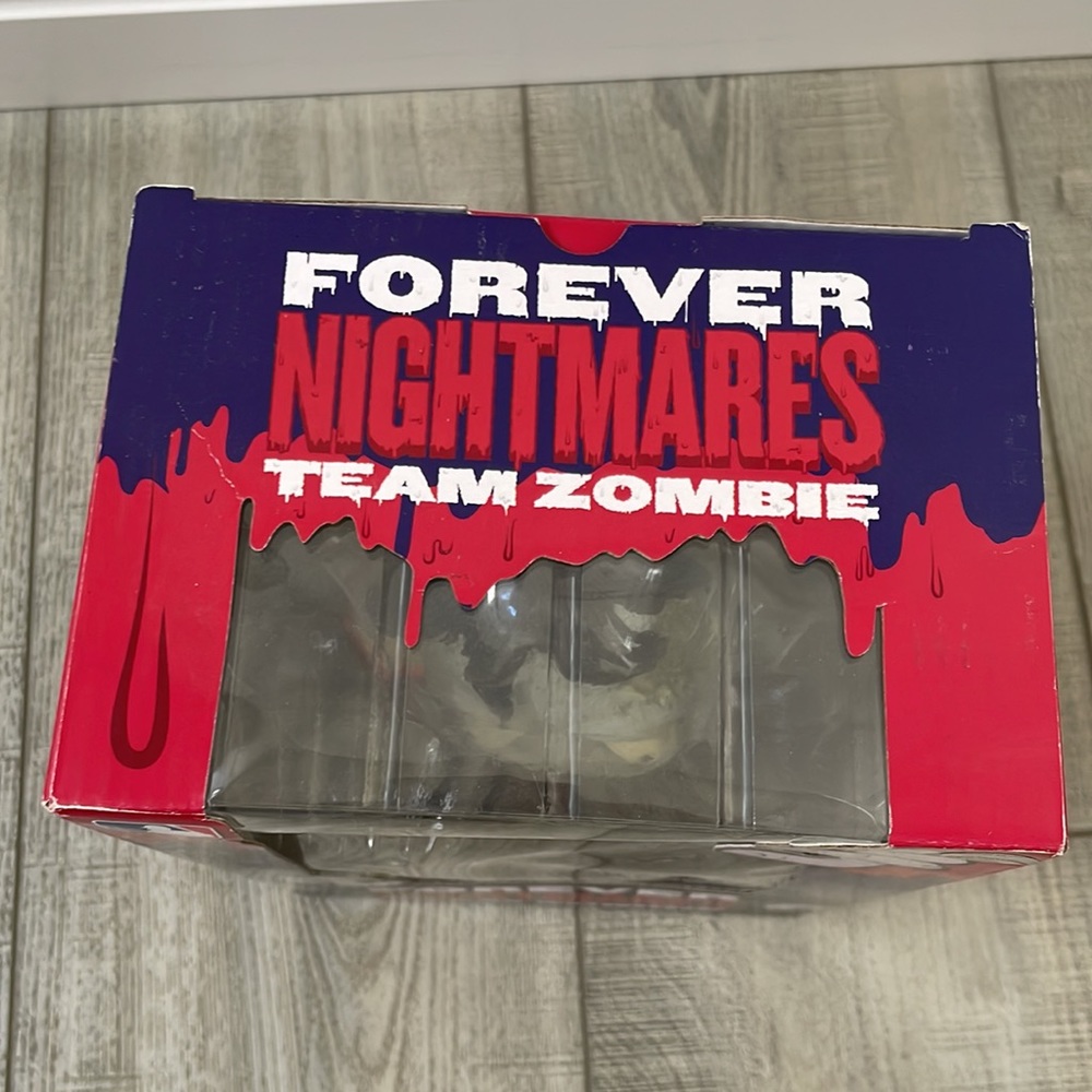 SF Giants Team Nightmares Zombie Gnome - Picture 5 of 7